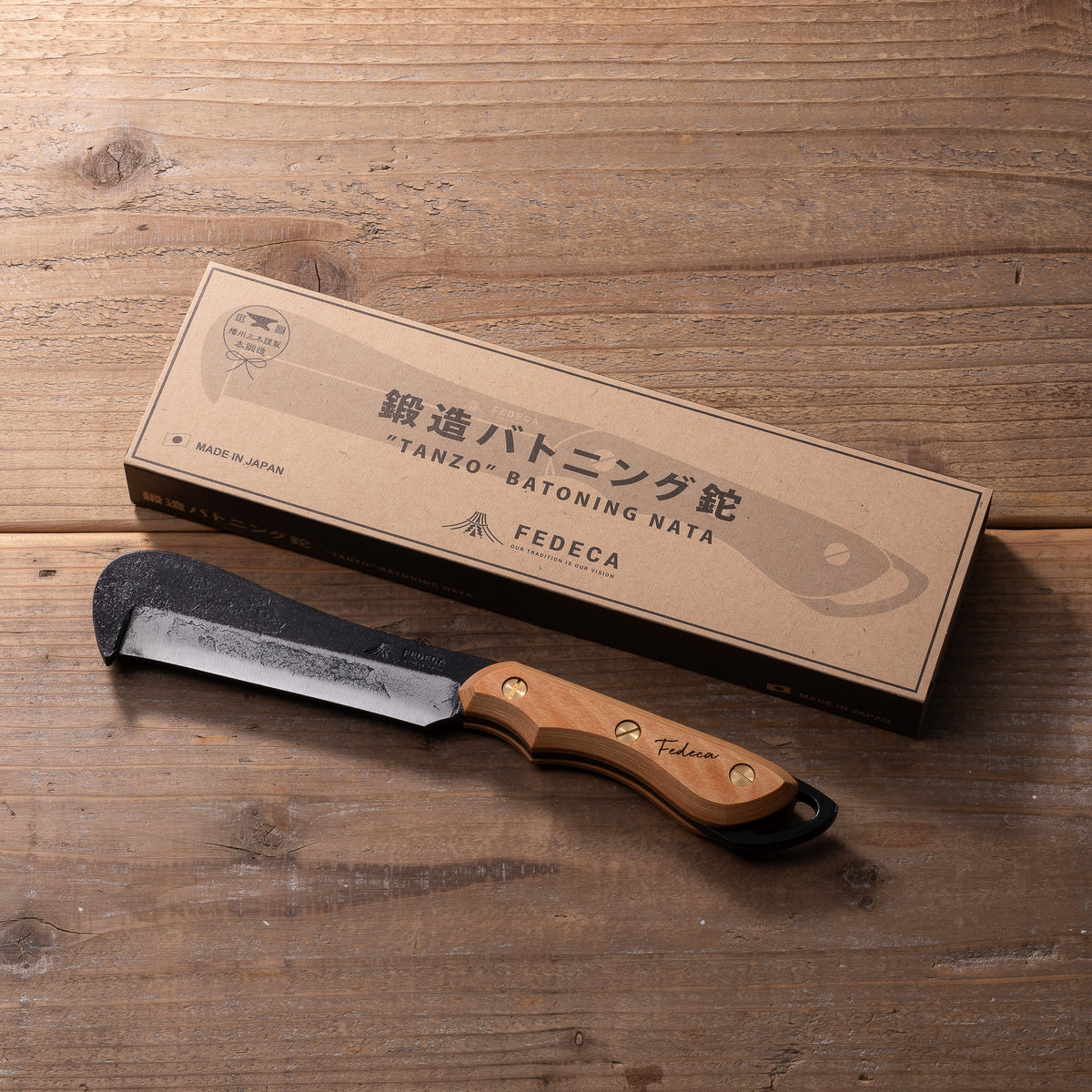 【強化木】鍛造バトニング鉈 プレーンホワイト  17,600円